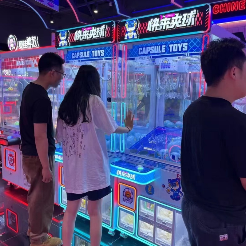 Kapselspielzeug-Greifautomat:  – Arcade Toy Claw Vending Machine Bewertung und Preis